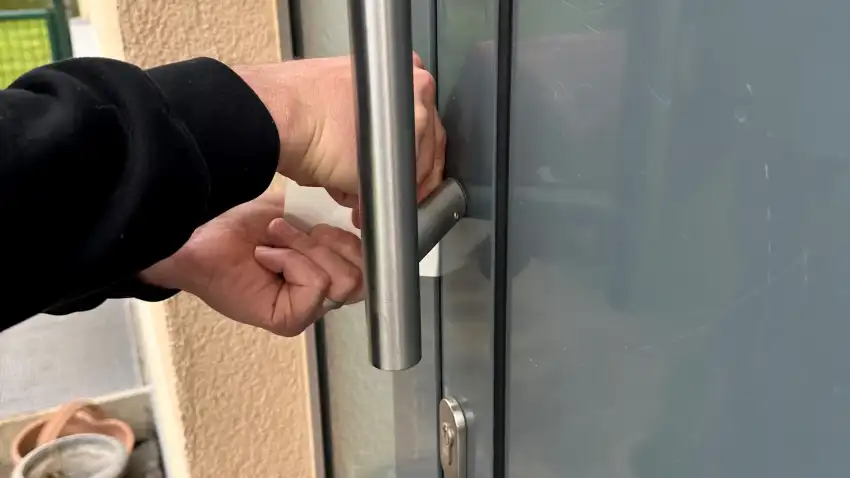 Wie man einen zuverlässigen Schlüsseldienst für die Notöffnung von Türen auswählt